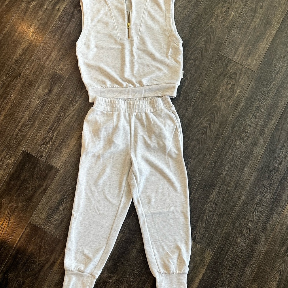 Varley Gray Sleeveless Set - Picture 2 of 12